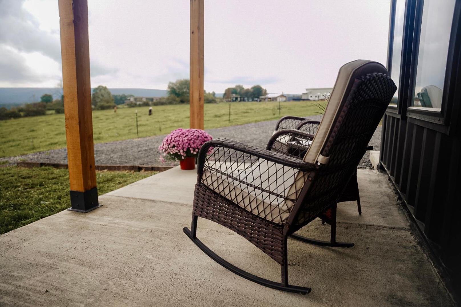 Apartment 'scenic Escapes' Romantic Pine Grove Getaway! *